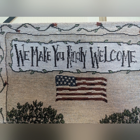 Wall hanging tapestry WE MAKE YOU KINDLY WELCOME Saltbox house - Picture 3 of 5